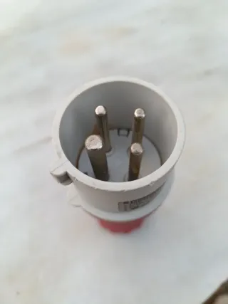 Enchufe Industrial Merlin Gerin 16A 3P+T