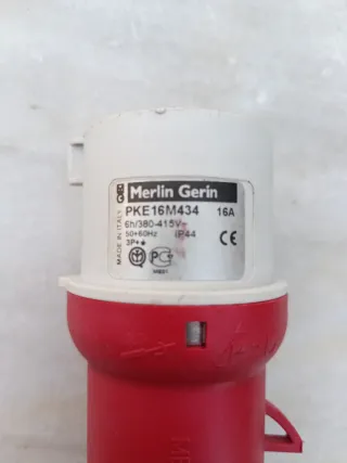 Enchufe Industrial Merlin Gerin 16A 3P+T