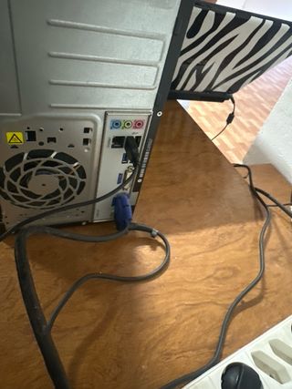 HP Compaq Torre AMD E1 4GB RAM 500GB HDD
