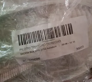 Piloto trasero Skoda Superb - SOLO Portalámparas