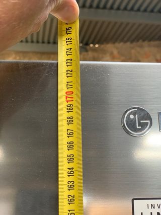 Nevera LG moderna con dispensador de agua