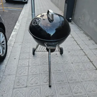 Barbacoa Negra con Ruedas
