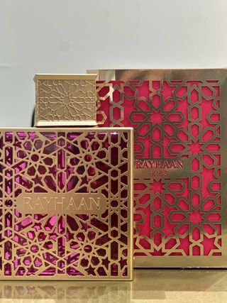 Perfume Rayhaan Kiss Dorado y Rosa