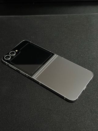 Samsung Galaxy Z Flip 6 - Ecrã Danificado