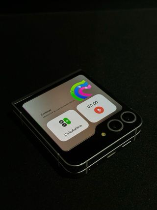 Samsung Galaxy Z Flip 6 - Ecrã Danificado