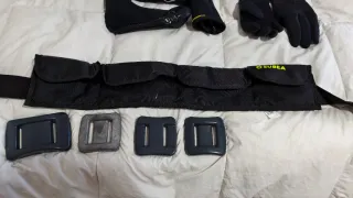 Pack buceo: escarpines, guantes y lastre. Cinturon