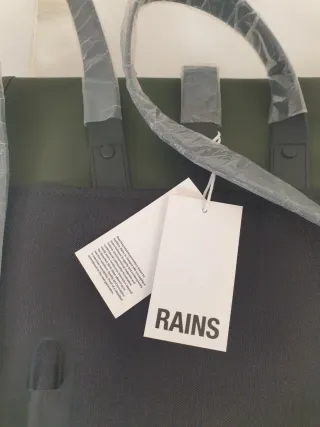 Mochila Rains impermeable verde