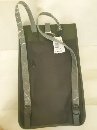 Mochila Rains impermeable verde