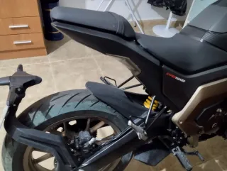 Moto Naked Negra y Gris