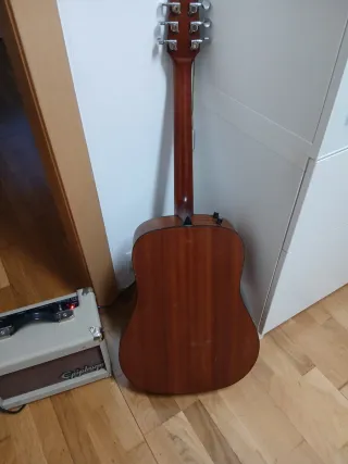 Pack Guitarra Acústica y Amplificador Epiphone