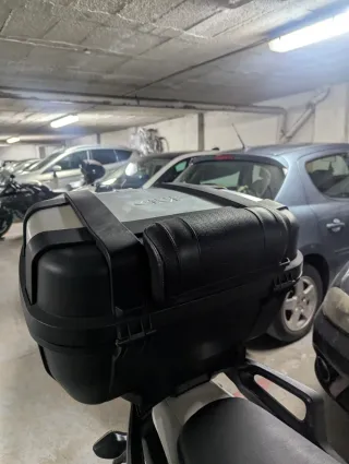 Maleta Givi TRK52 con respaldo y 2 llaves