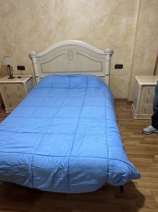 Cama de matrimonio con cabecero