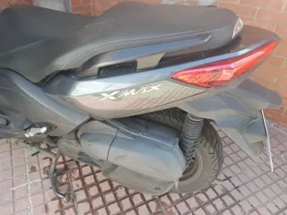 Yamaha XMAX 125 Maxi Scooter Negra/Gris