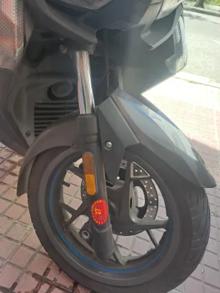 Yamaha XMAX 125 Maxi Scooter Negra/Gris