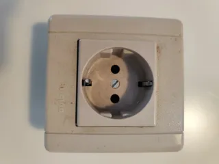 Interruptores y enchufes varios