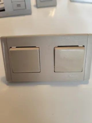 Interruptores y enchufes varios