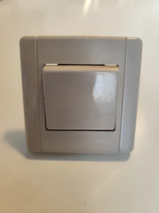 Interruptores y enchufes varios