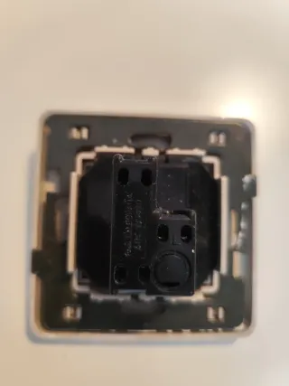 Interruptores y enchufes varios