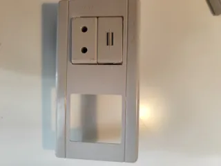 Interruptores y enchufes varios