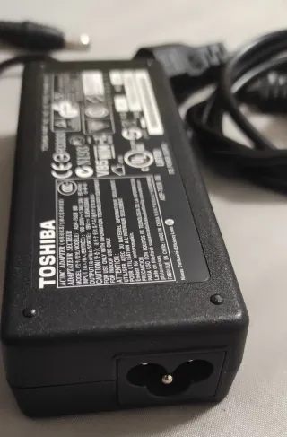 Cargador original Toshiba 19V 3.95A (75W)