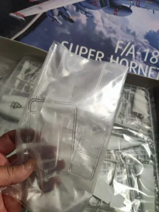 Maqueta Revell F/A-18E Super Hornet 1/32 Revell