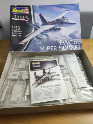 Maqueta Revell F/A-18E Super Hornet 1/32 Revell