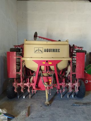 Sembradora Aguirre 1500KG y 5M de ancho.