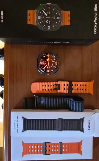Samsung Galaxy Watch Ultra titanium grey y Naranja