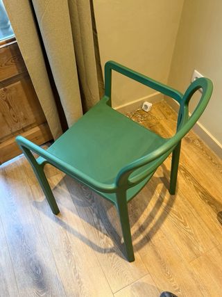 Silla YPPERLIG IKEA verde con reposabrazos