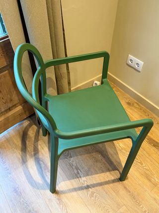 Silla YPPERLIG IKEA verde con reposabrazos