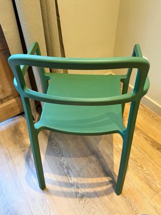 Silla YPPERLIG IKEA verde con reposabrazos