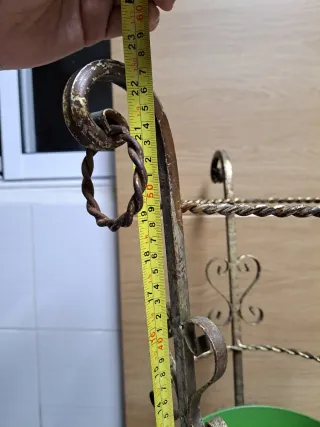 Paragüero vintage de metal con cuenco verde