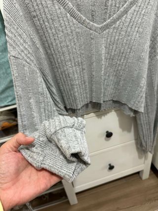 Jersey SHEIN gris cuello pico crop