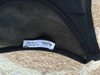 Top negro escotado manga larga