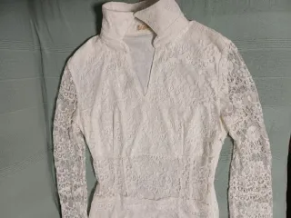 Vestido blanco encaje corto y accesorios