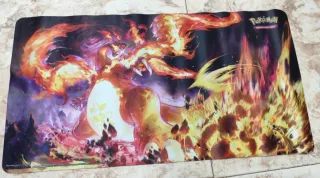 Tapete Pokémon TCG Charizard Gigamax Oficial UPC