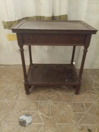 Mesita auxiliar de madera