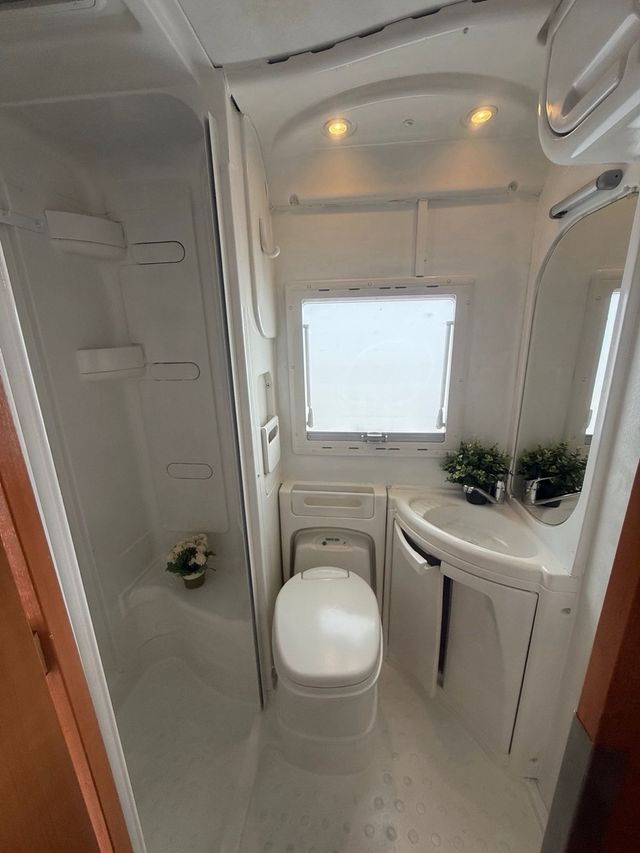 Autocaravana nacional 6 plazas doble salon