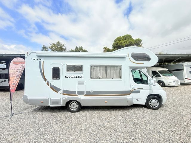 Autocaravana nacional 6 plazas doble salon