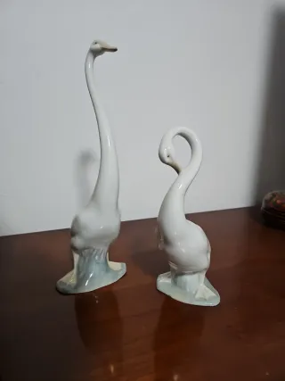 Figuras de porcelana cisnes