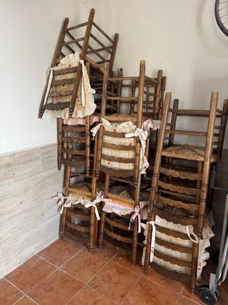 Sillas de madera con cojín