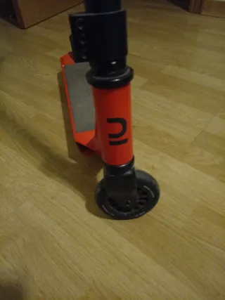 Patinete infantil rojo y negro