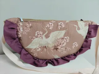 Bolso de tela con estampado de grullas. Echo a man