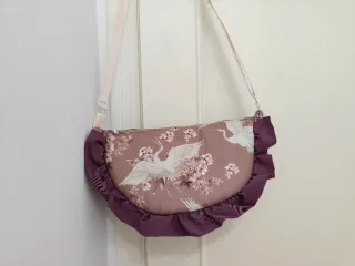 Bolso de tela con estampado de grullas. Echo a man
