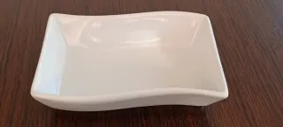 Due piattini da portata in porcellana