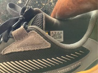 Zapatillas Puma Negras y Amarillas