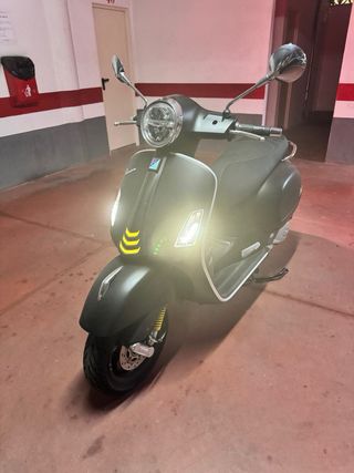 Vespa GTS Super Tech 125  15cv Negra Mate impoluta