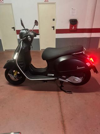 Vespa GTS Super Tech 125  15cv Negra Mate impoluta