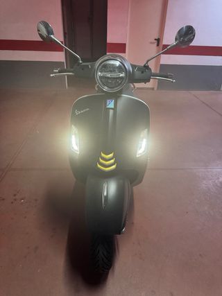 Vespa GTS Super Tech 125  15cv Negra Mate impoluta