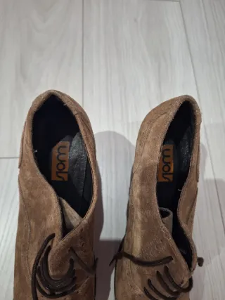 Zapatos de tacón con cordones marrones